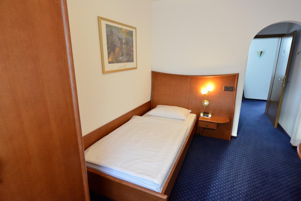 Hotel Trollinger Hof Bad Oeynhausen Exterior foto