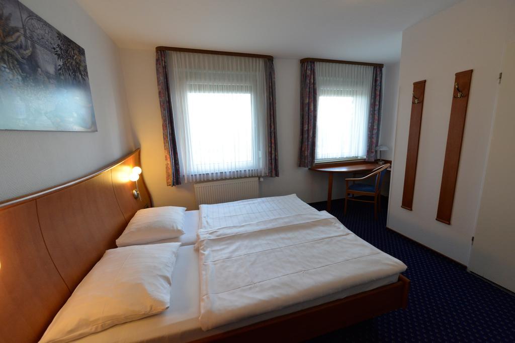 Hotel Trollinger Hof Bad Oeynhausen Exterior foto