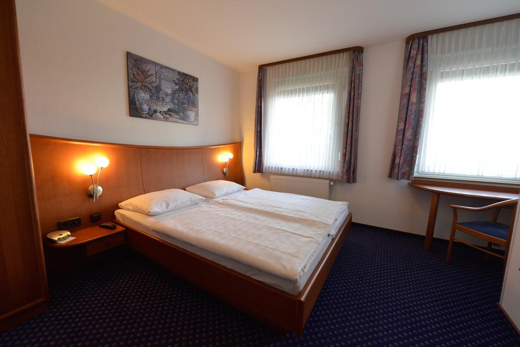 Hotel Trollinger Hof Bad Oeynhausen Exterior foto